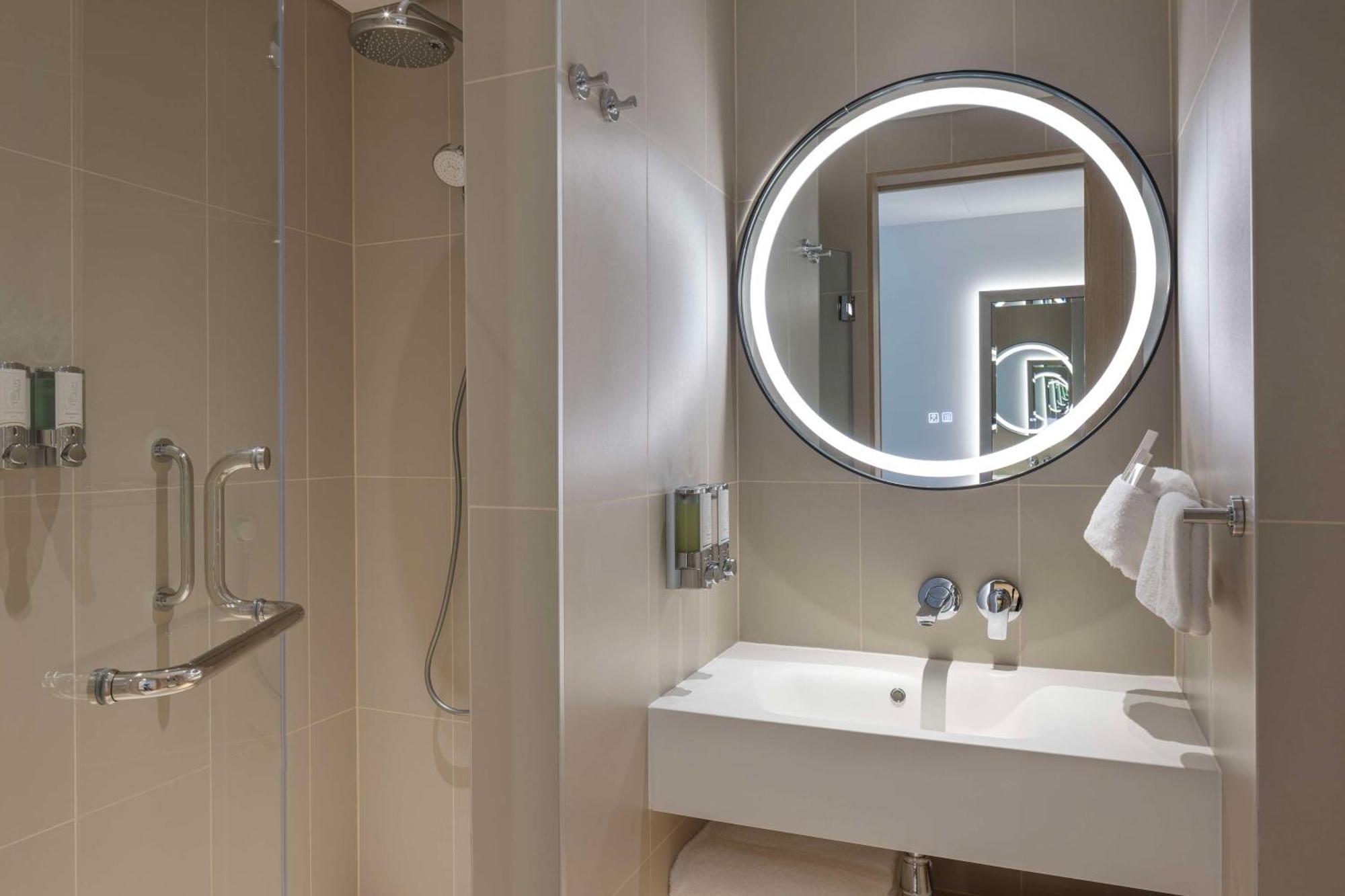 Hampton By Hilton Kuwait Salmiya Hotel Kuwait City Exterior photo