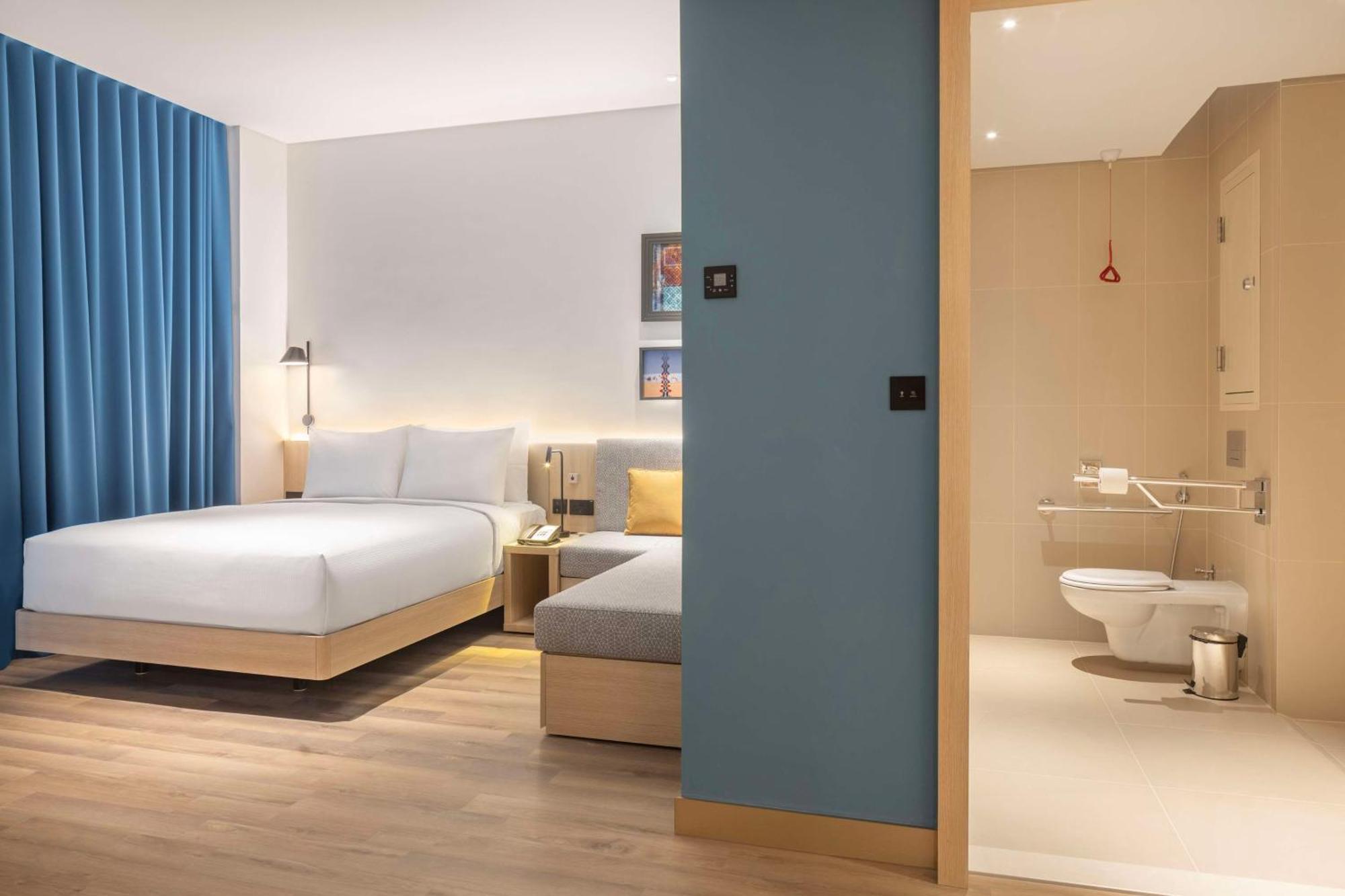 Hampton By Hilton Kuwait Salmiya Hotel Kuwait City Exterior photo